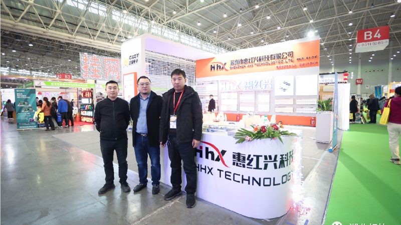 logo设计材质分类解析：如何选择最适合的展示效果